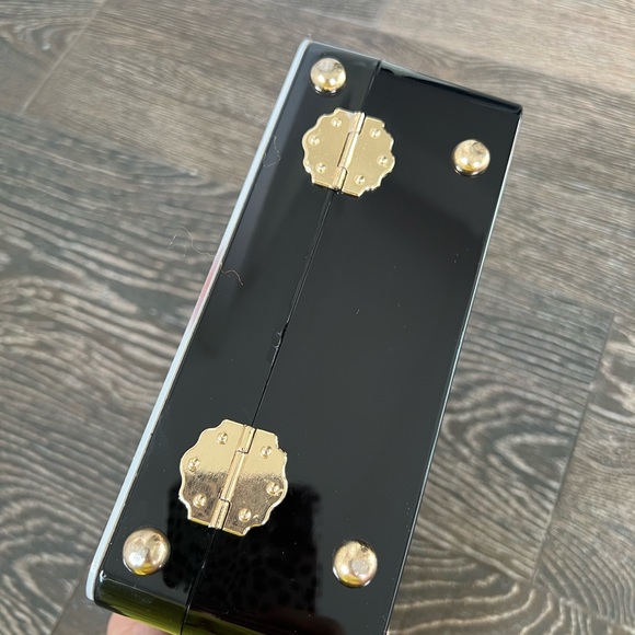 Mirrored Lady Lunchbox Clutch Black and White Handbag - Picture 7 of 7